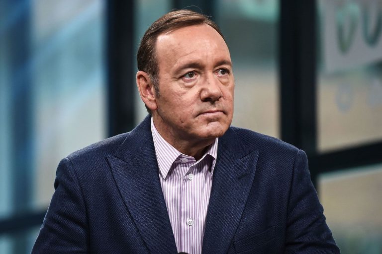 Usa, l’attore Kevin Spacey dovrà pagare 27 milioni di dollari allo studio che ha realizzato “House of Cards”