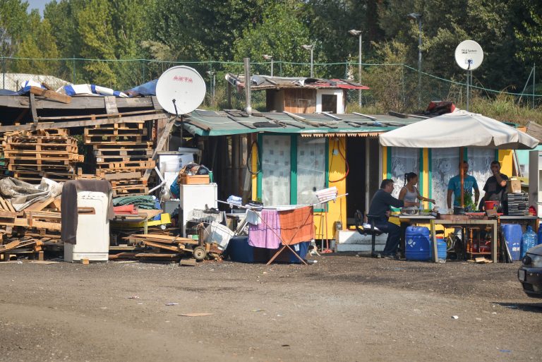 Roma, proposta del Comune: un bonus di 10mila euro per lasciare il campo rom e trovare una casa