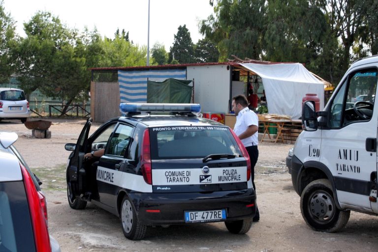 Taranto, blitz anti-caporalato dei carabinieri: tre persone in manette