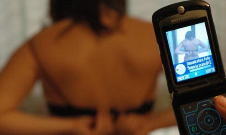 Villagrazia di Carini (Palermo), ricattavano la ex fidanzatina del figlio con video ‘hot’: in carcere la coppia di coniugi