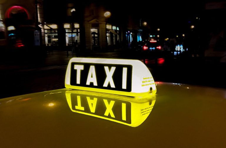 Milano, dalla chiusura temporanea di Linate parte il servizio dei taxi condivisi