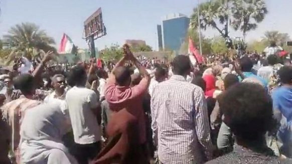 Sudan, oltre sette morti nelle proteste per l’anniversario del golpe del 1989