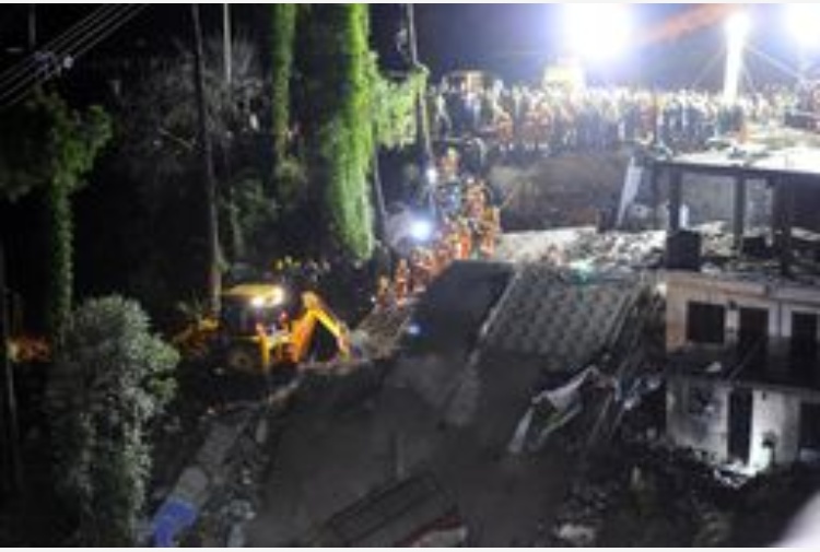 India, crolla un edificio di tre piani a Solan: morte sette persone. Altri 31 inquilini in salvo