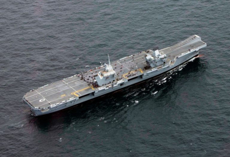 Gran Bretagna, ‘figuraccia’ della Royal Navy: grave l’avaria alla nuovissima portaerei “Queen Elisabeth”