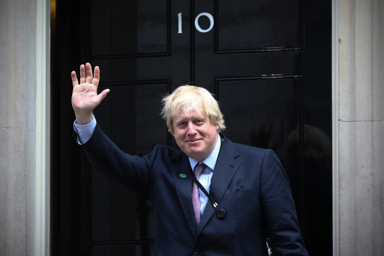 Gran Bretagna, Boris Johnson riceve l’incarico di premier dalla Regina Elisabetta