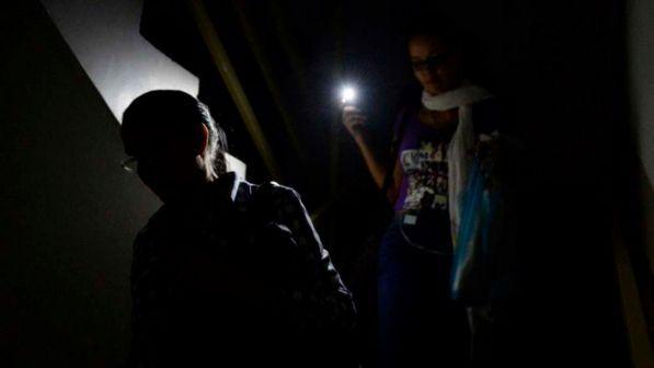 Venezuela, nuovo black-out di vaste proporzioni ha paralizzato il 94 per cento delle rete elettrica del Paese