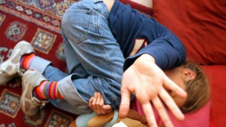 Milano, ustionò il figlio con il ferro da stiro: condannata la madre marocchina a tre anni