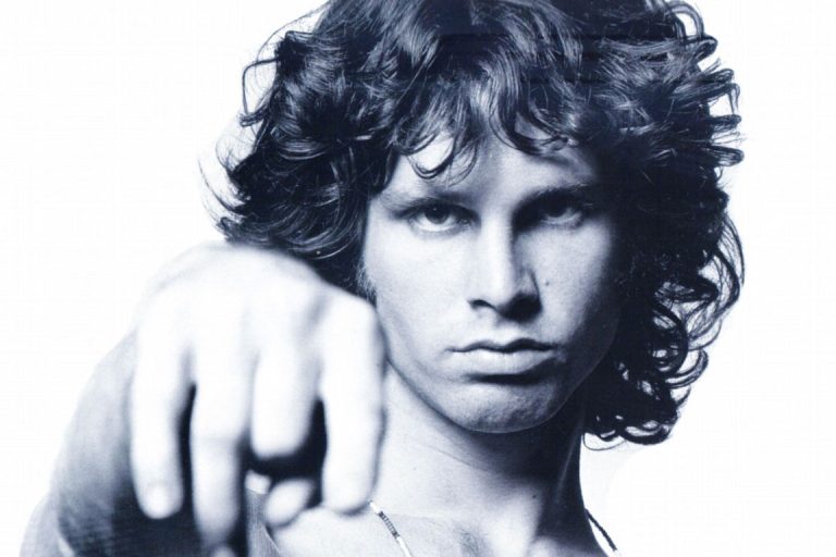 Musica, il 3 luglio di 1971 moriva a Parigi Jim Morrison, simbolo della trasgressione