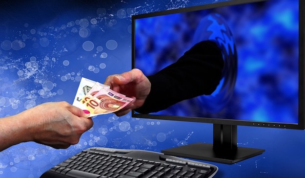 Truffe online: la Finanza oscura 220 siti per le assicurazioni auto