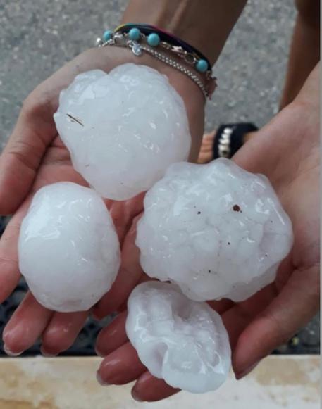 Marche e Abruzzo colpite dal maltempo: trombe d’aria, bufere e grandine, 18 feriti