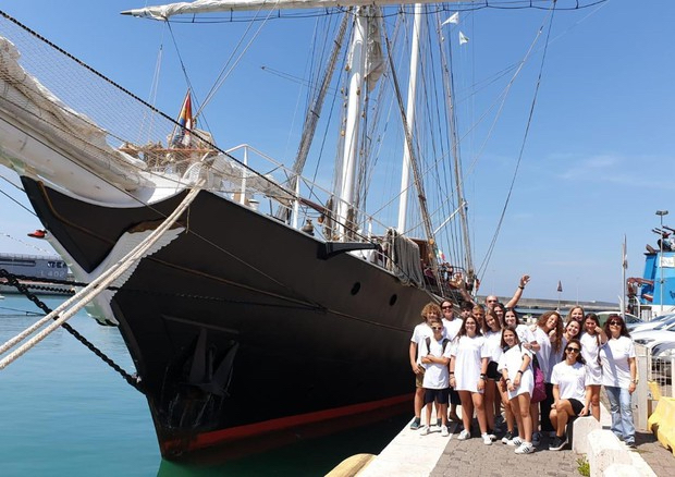 Nuove avventure per i piccoli pazienti del Bambin Gesù sul brigantinoa vela ‘Nave Italia’. Si parte da Civitavecchia verso l’Argentario