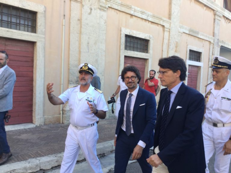 Il ministro Danilo Toninelli in visita a Civitavecchia per il ‘tour’ dei porti