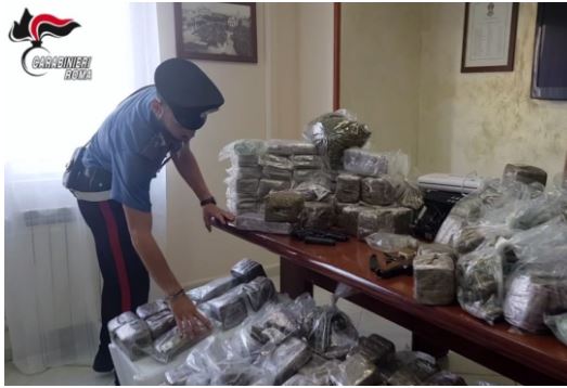 Ostia, controlli nelle piazza di spaccio: 5 arresti, 130 kg di droga sequestrati