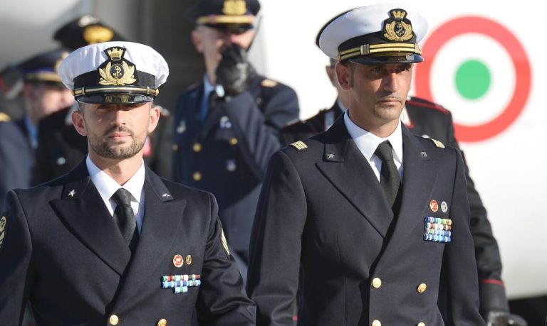 Vicenda Marò: entro sei mesi la Corte dell’Aja deciderà dove si svolgerà il processo ai due militari italiani