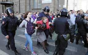Mosca, fermate 435 persone che protestavano contro il governo