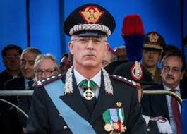 Foto dell’americano bendato/Parla il Comandante dei Carabinieri Nistri: “Episodio grave, il militare sarà trasferito”