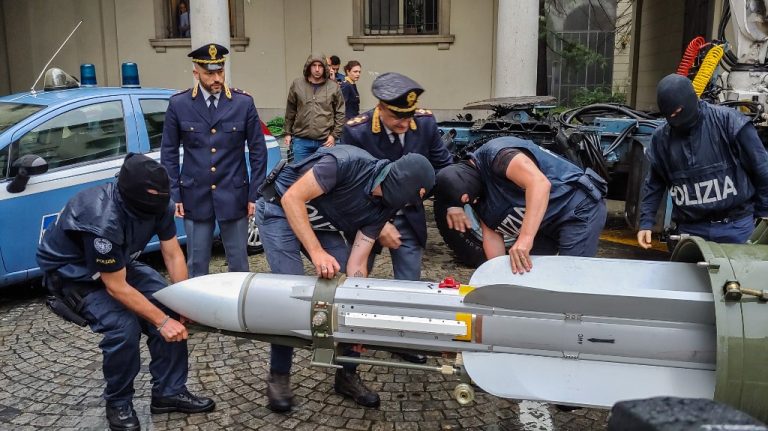 Torino, trovati i sistemi di guida e controllo del missile sequestrato dalla Digos