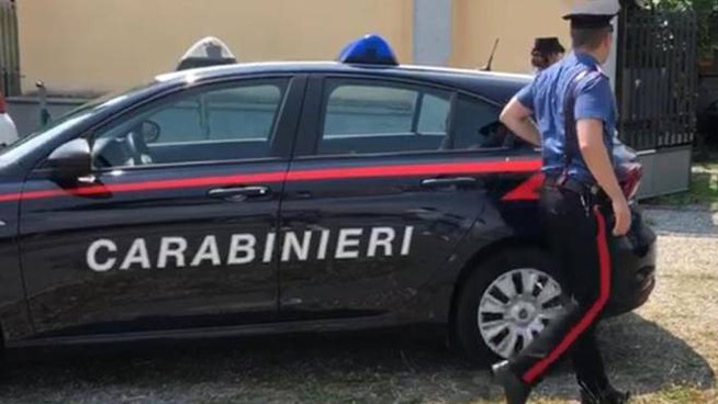 Modena, lancia l’acido contro il suo ex e il nuovo compagno: 44enne arrestato dai carabinieri