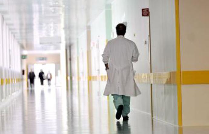Sanità: radiati tre medici in Italia, ma continuano ad esercitare in Svizzera