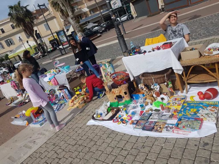 Torna il Mercatino dei Bambini in Piazza Rossellini con una novità estiva