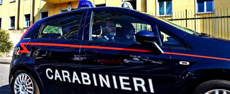 Coccaglio (Brescia), 59enne tenta di uccide la moglie e la figlia: arrestato dai carabinieri