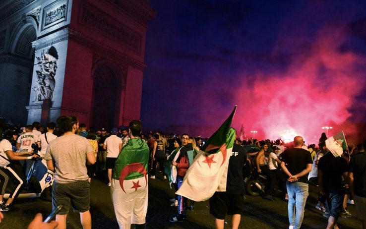 Francia, per i disordini dopo la semifinale della Coppa d’Africa fermate 282 persone a Parigi, Marsiglia e Lione