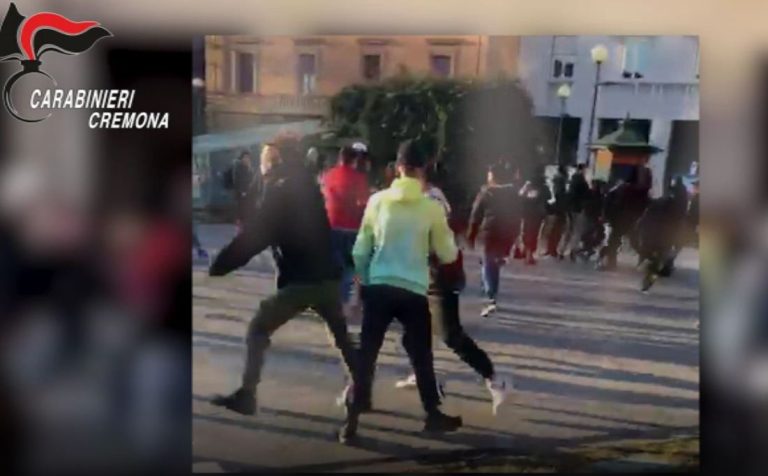 Cremona, sgominata una baby gang che organizzava risse in piazza: 7 arresti e 18 denunce