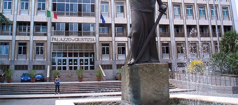 Bari, il Tribunale condanna i genitori di due bambini per maltrattamenti e abusi sessuali