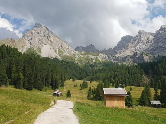 Trentino, Valle di Fassa: morta una donna travolta dalle acque di un torrente