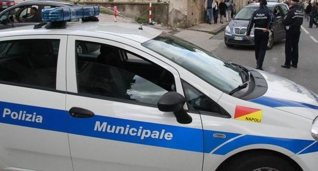 Napoli, la Municipale ‘pizzica’ dodici giardinieri assenteisti