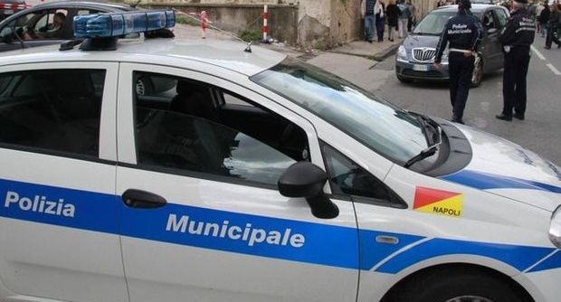 Napoli, la Municipale ‘pizzica’ dodici giardinieri assenteisti