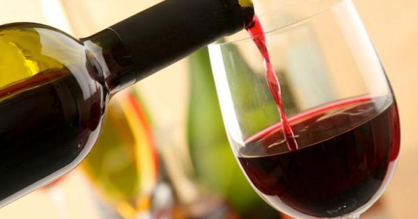 Puglia, blitz contro i vini adulterati a Lecce e a Brindisi: 11 arresti e chiuse sei aziende del settore