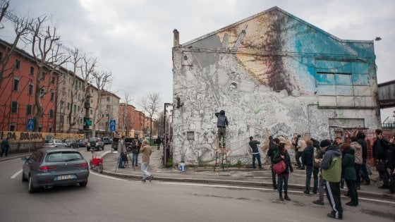 Bologna, al via lo sgombero del centro sociale “Xm24”