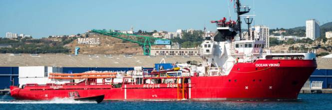 Migranti, Malta farà sbarcare le 356 persone a bordo della Ocean Viking