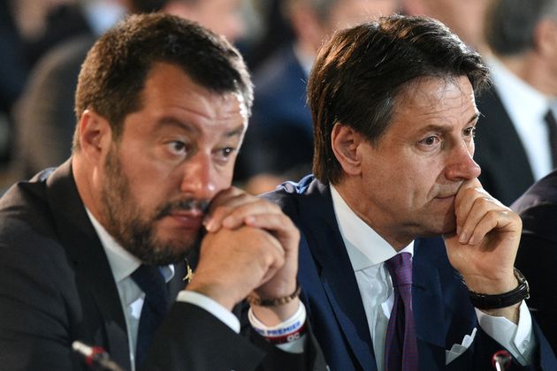 Crisi di governo, precipitano i consensi per Salvini, Conte vola al 52 per cento