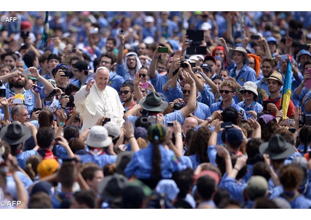 Appello di Papa Francesco a migliaia di scout: “Prima di tutto date. Oggi si pensa solo ad avere”