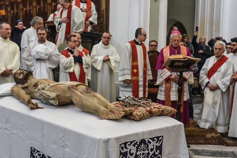 Mazzara del Vallo (Trapani), processione del vescovo con la benedizione delle vittime del mare