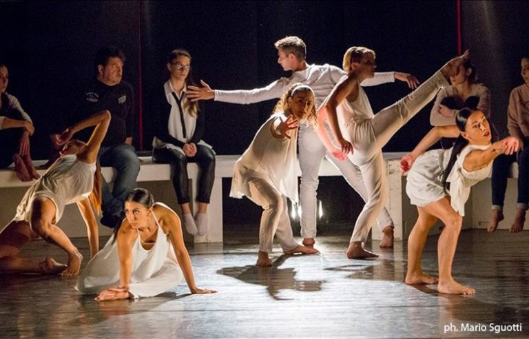 In Piazza Santa Maria approda l’arte della Mandala Dance Company