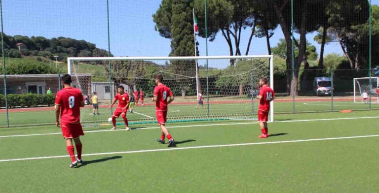 Manca il campo di calcio, giocatori lontano da casa