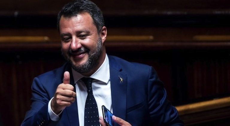 Governo, Matteo Salvini apre ufficialmente la crisi: “Al voto a ottobre e mi candido premier”