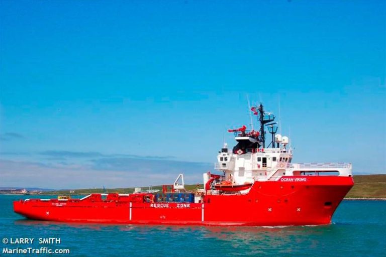 Migranti, Malta si è rifiutata di fornire carburante per la nave Ocean Viking