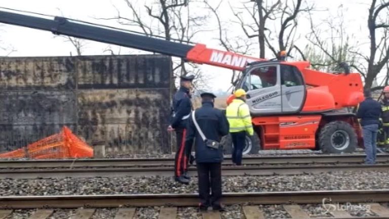 Maniago (Pordenone): incidente in una azienda: morto un operaio e altri due feriti