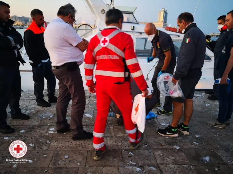 Gallipoli (Lecce), sbarcati nella notte 62 migranti