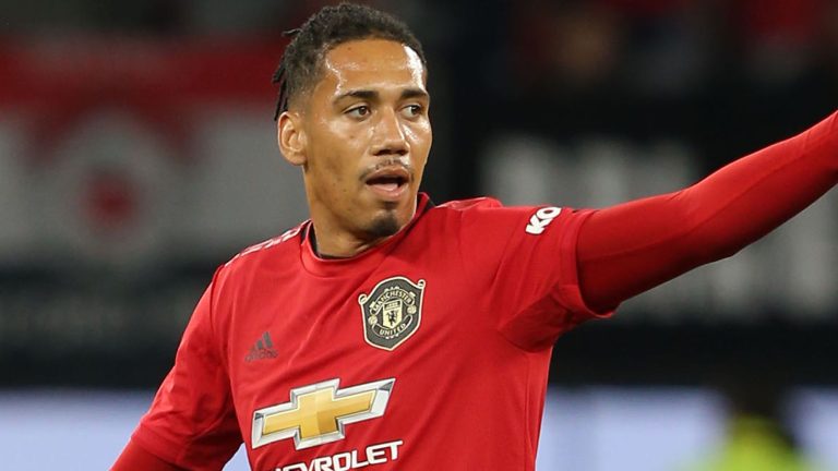 Calcio, è arrivato alla Roma il difensore centrale Chris Smalling