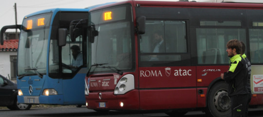 Roma, autista del bus 46 aggredito da otto giovani