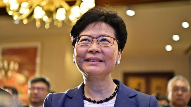 Hong Kong, la governatrice Carrie Lam annuncia il ritiro della legge sulle estradizioni in Cina