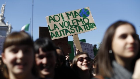 Emergenza climatica (Friday for future), Roma Capitale approva mozione che impegna l’amministrazione e la Sindaca