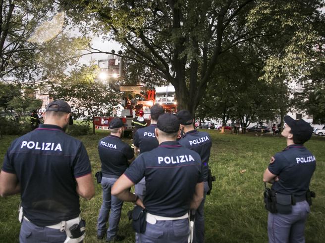 Milano, un uomo si impicca nel parco della Resistenza