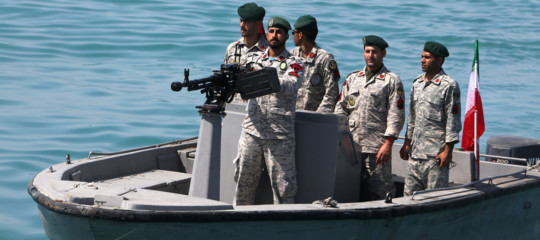 Iran, le guardie della rivoluzione avvertono: “Chi entra sarà colpito”