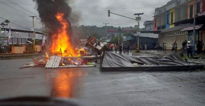 Giacarta, violente proteste di piazza: 26 morti e decine di feriti